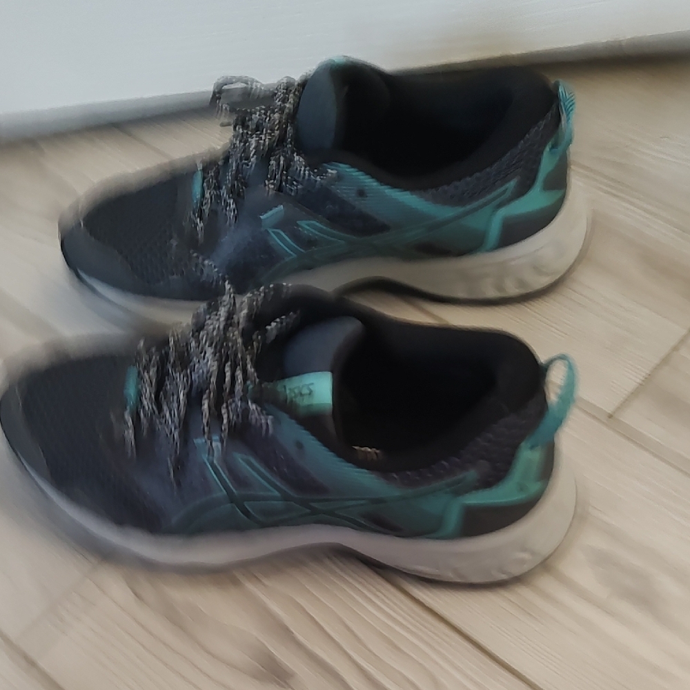 ASICS Black and Green Athletic Shoes with Breathable Mesh - Picture 3 of 6